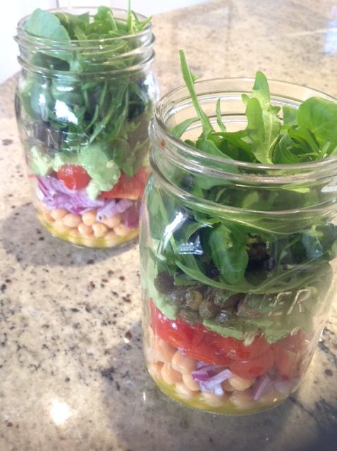 Picture of a jar of salad on the detox program